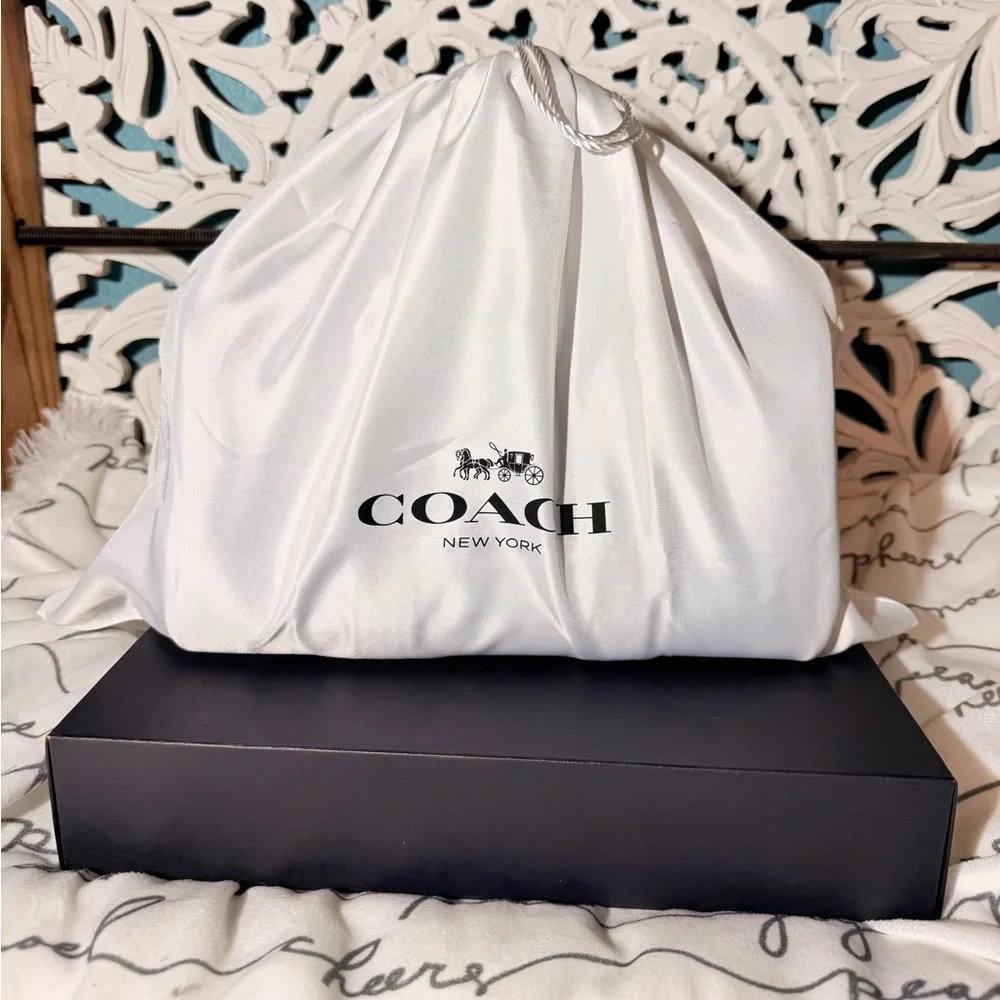 Coach compass 25 in loved leather